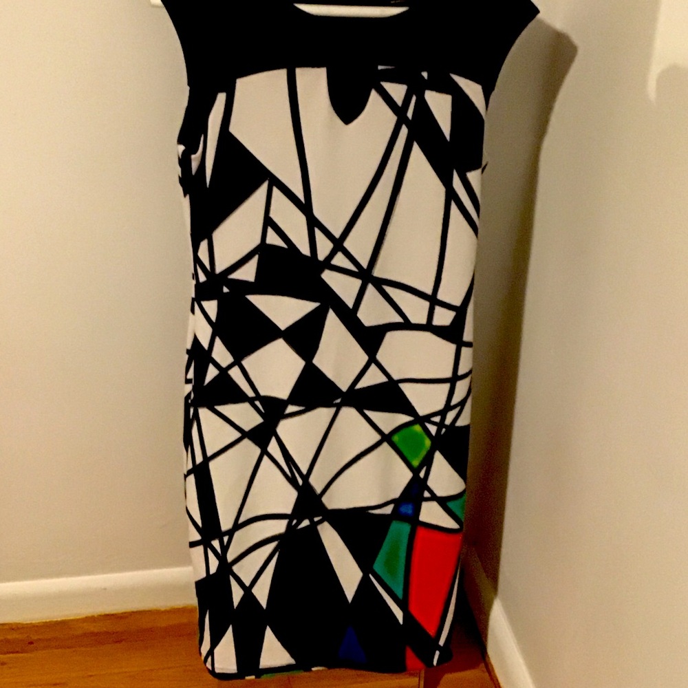 95% polyester, 5% elastane
Slightly worn
Excellent condition